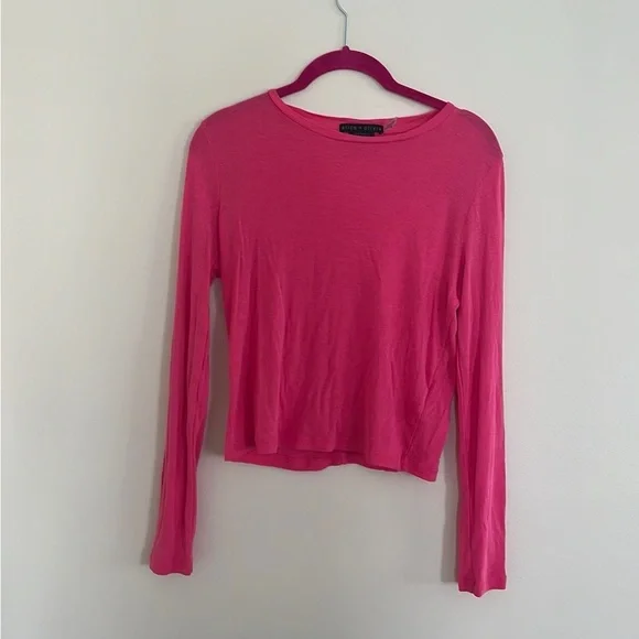 Alice + Olivia Cindy Classic Cropped Long Sleeve Tee in Candy S - Picture 3 of 5